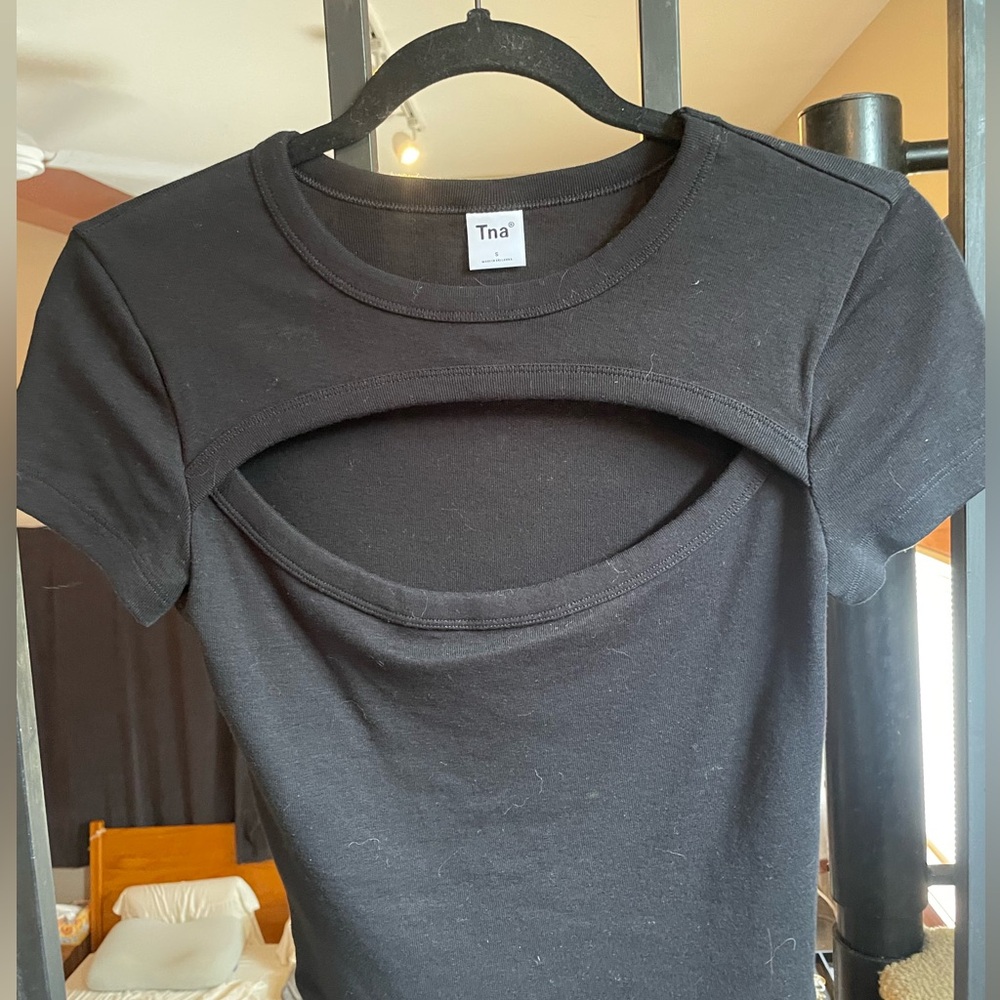 Aritzia TNA cropped tee